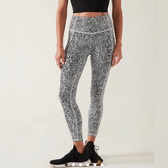 ATHLETA ULTIMATE STASH HIGH RISE 7/8 TIGHT - Picture 1 of 5